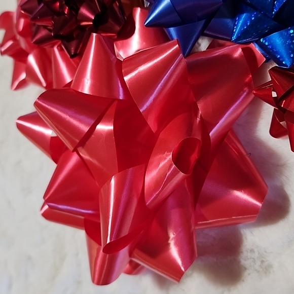 HUGE ASSORTMENT OF CHRISTMAS BOWS - Picture 2 of 7